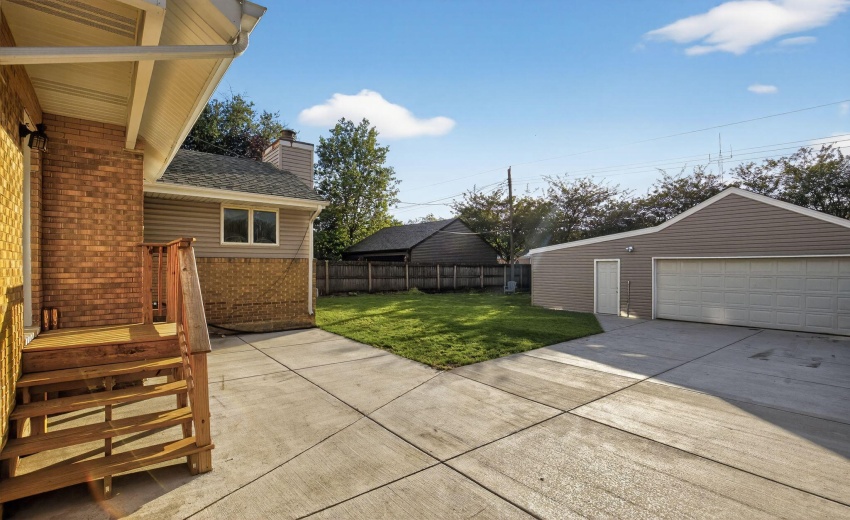 05_8318_Howard_Ave_Munster_IN_46321_USA-