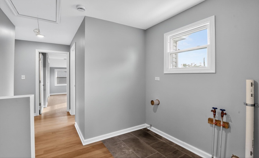 30_8318_Howard_Ave_Munster_IN_46321_USA-