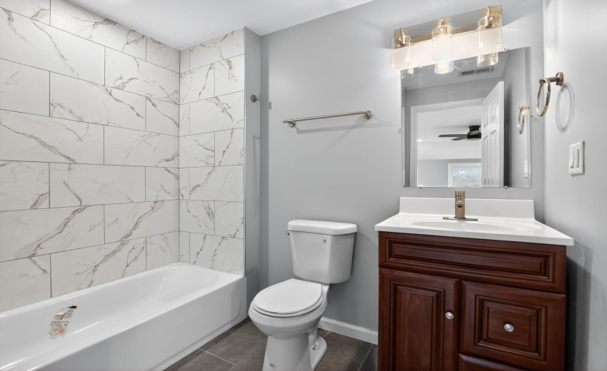 28_8318_Howard_Ave_Munster_IN_46321_USA-