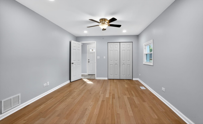 23_8318_Howard_Ave_Munster_IN_46321_USA-