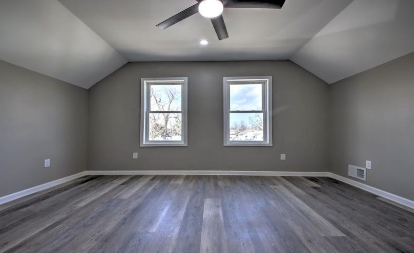 IMG_9115_16_17_18_19_20Interior 3