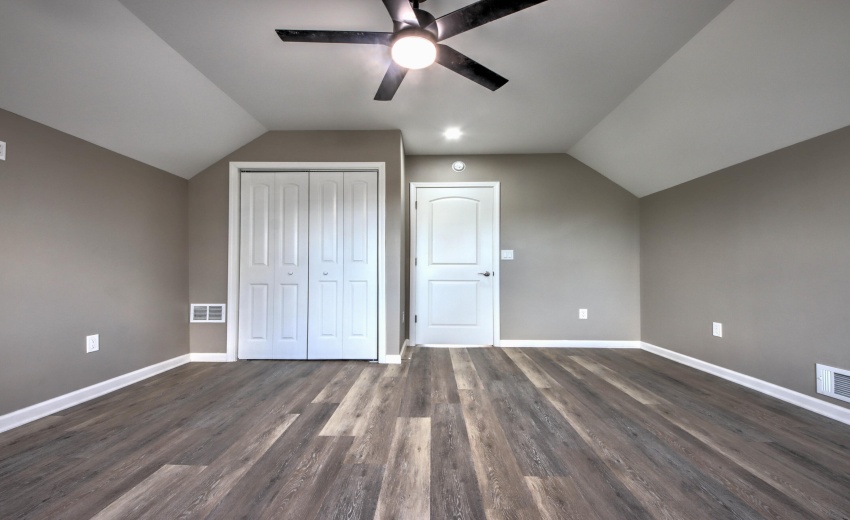 IMG_9121_2_3_4_5_6Interior 3