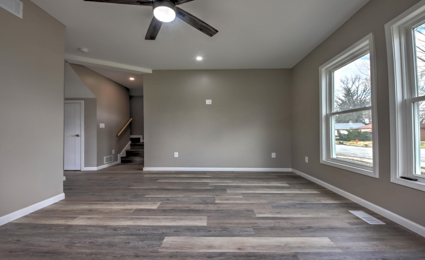 IMG_9031_2_3_4_5_6Interior 3