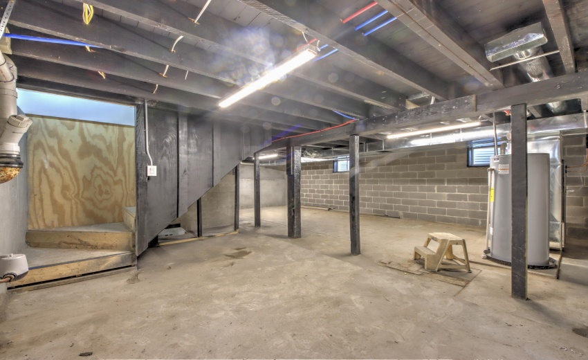 IMG_9211_2_3_4_5_6Interior 3