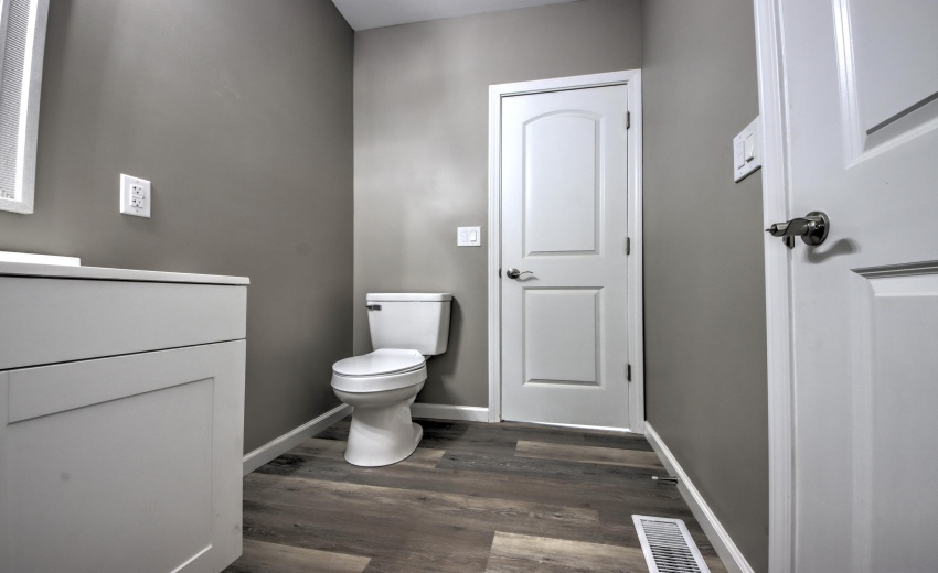 IMG_9073_4_5_6_7_8Interior 3