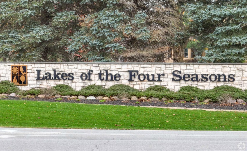 lakes-of-the-four-seasons-winfield-in-22