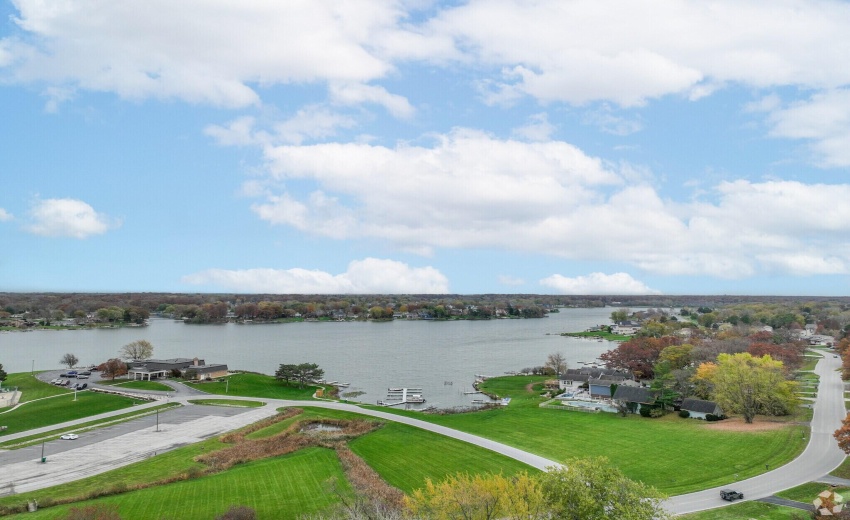 lakes-of-the-four-seasons-winfield-in-25