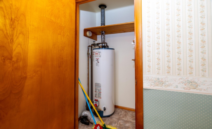 302 E Holley Kentland-10