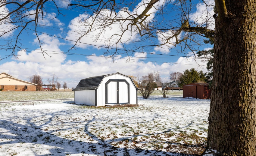 302 E Holley Kentland-25