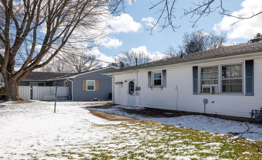 302 E Holley Kentland-26