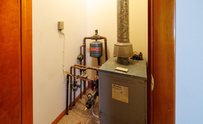 302 E Holley Kentland-21