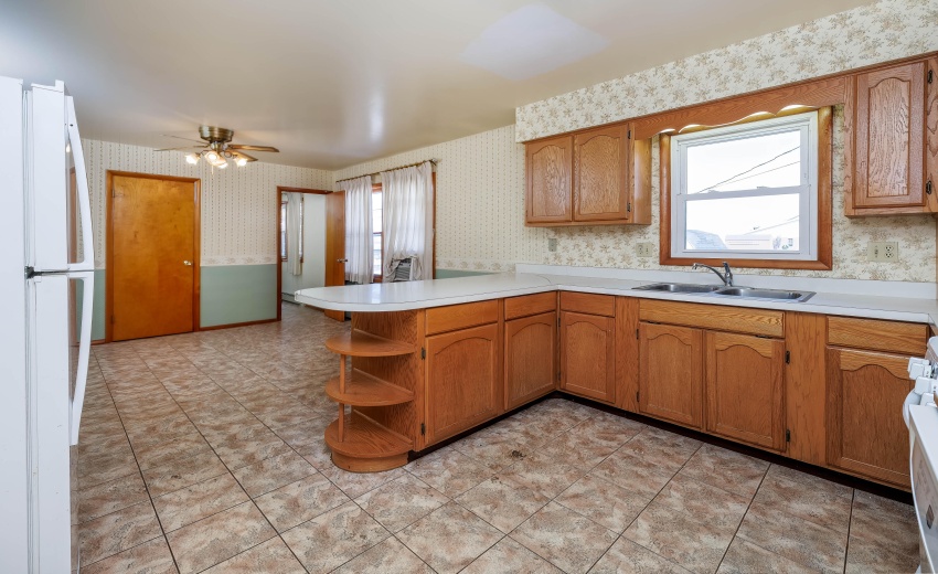 302 E Holley Kentland-8