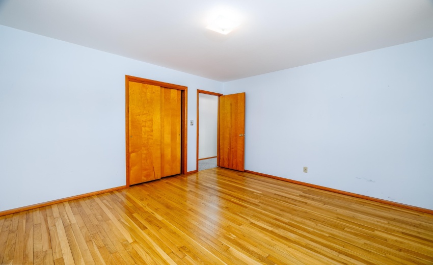 302 E Holley Kentland-19