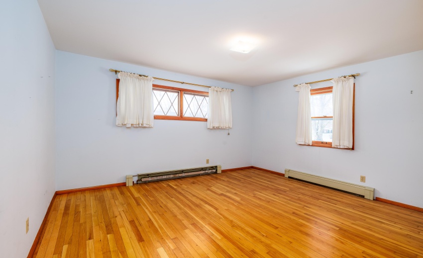 302 E Holley Kentland-18