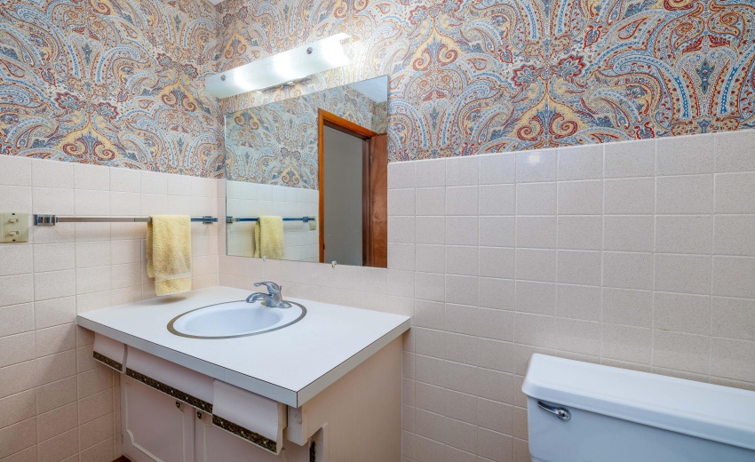 302 E Holley Kentland-17