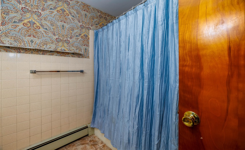 302 E Holley Kentland-16