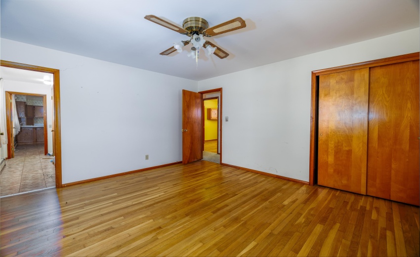 302 E Holley Kentland-14