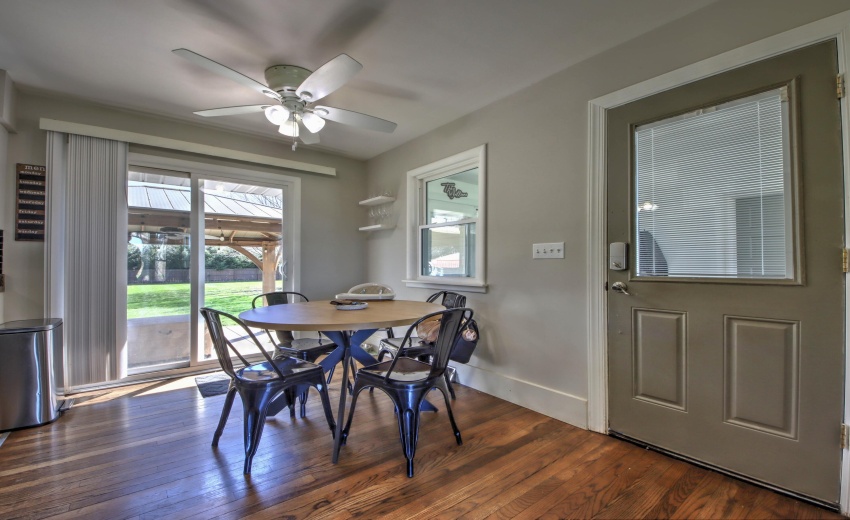 IMG_9405_06_07_08_09_10Interior 3