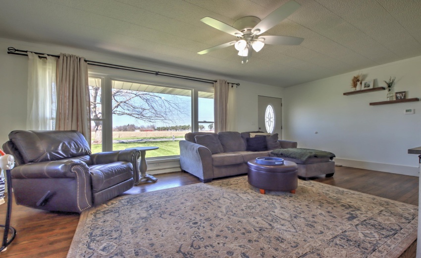 IMG_9291_2_3_4_5_6Interior 3