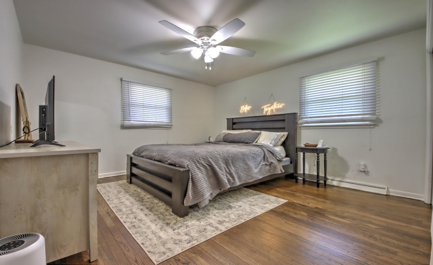 IMG_9363_4_5_6_7_8Interior 3