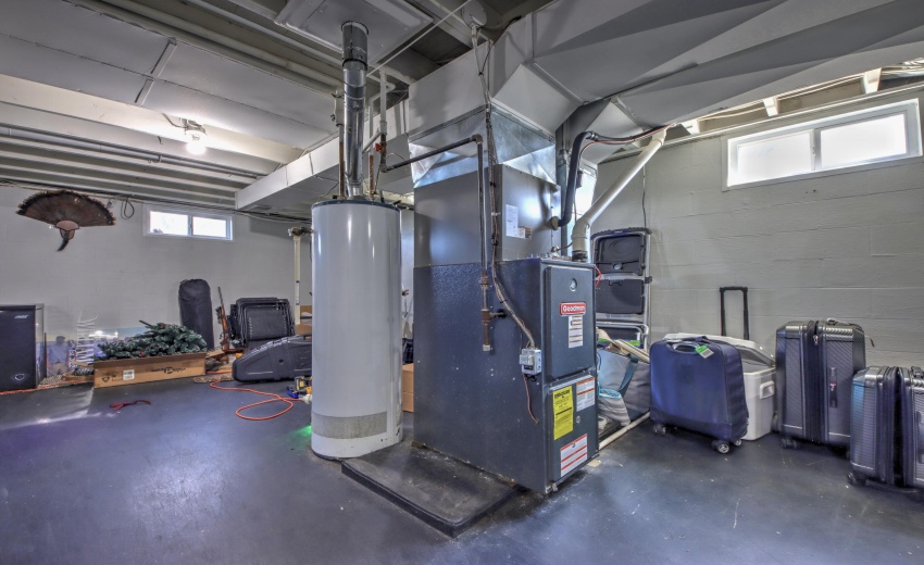 IMG_9441_2_3_4_5_6Interior 3