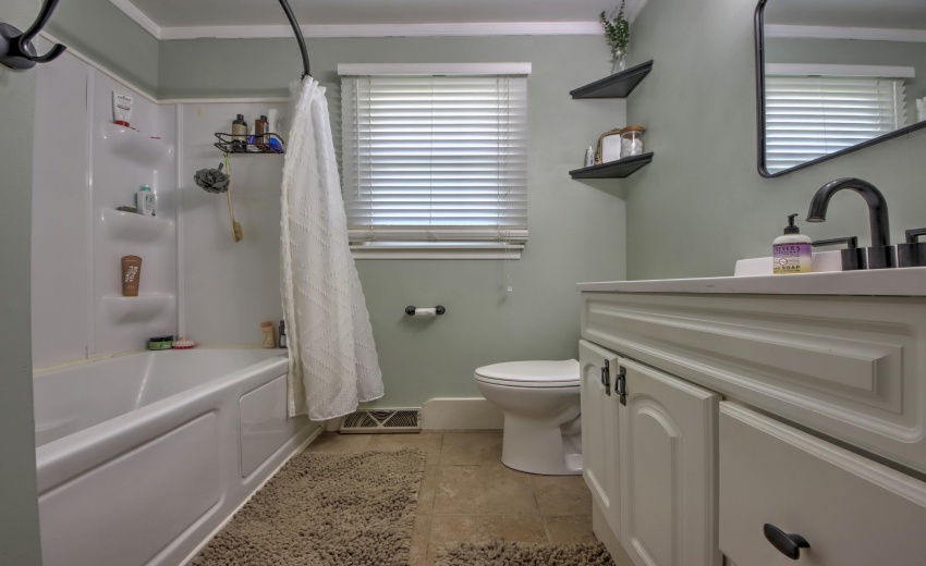 IMG_9309_10_11_12_13_14Interior 3