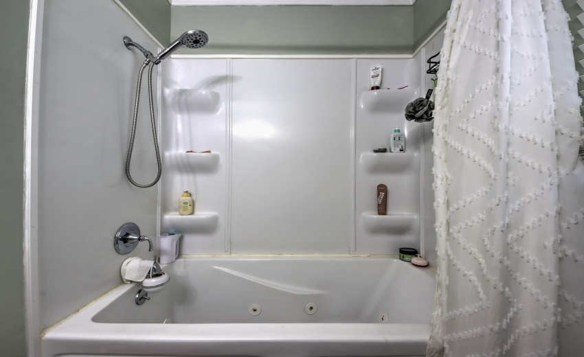 IMG_9321_2_3_4_5_6Interior 3