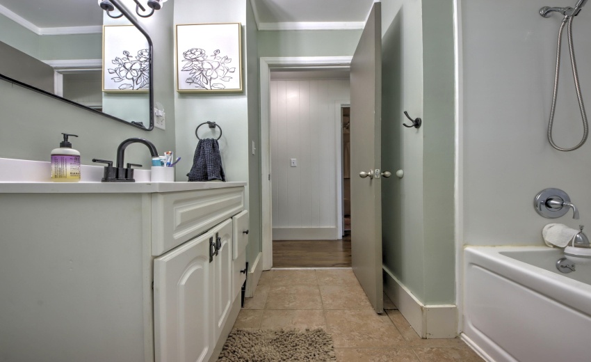 IMG_9303_4_5_6_7_8Interior 3