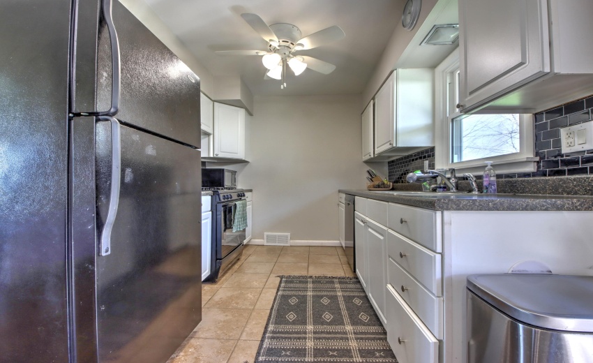 IMG_9381_2_3_4_5_6Interior 3