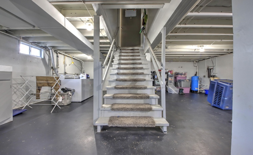 IMG_9423_4_5_6_7_8Interior 3