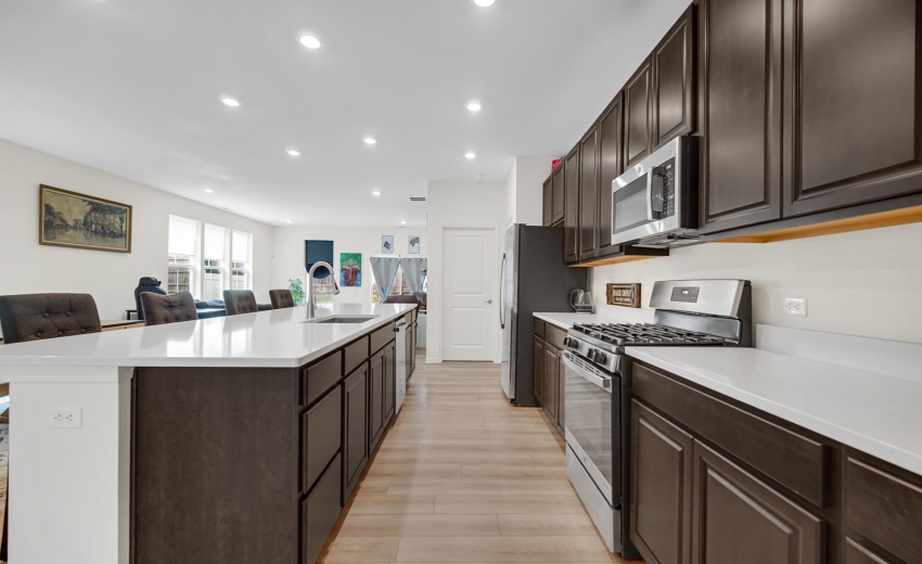 Kitchen/ Dining Combo