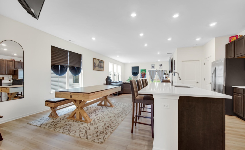 Kitchen/ Dining Combo