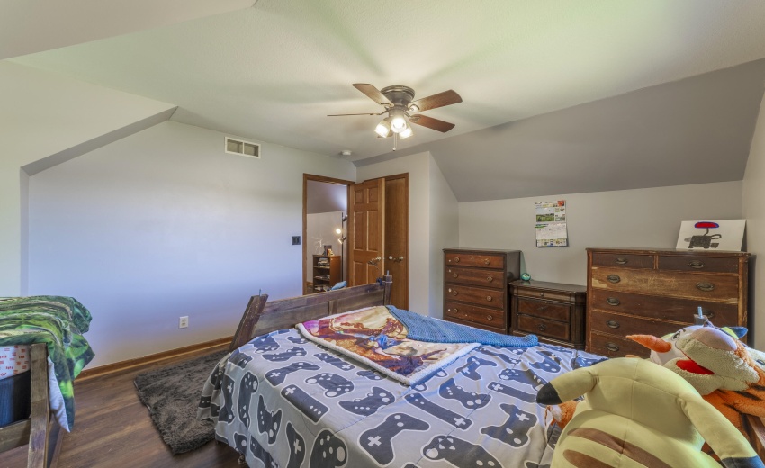 RThirdBedCharter0095
