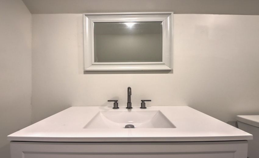 IMG_9711_2_3_4_5_6Interior 3