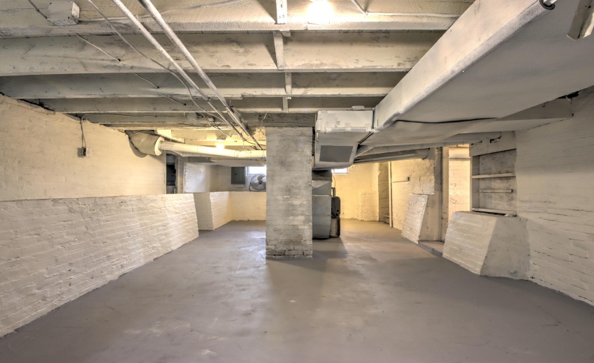 IMG_9729_30_31_32_33_34Interior 3