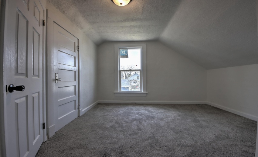 IMG_9651_2_3_4_5_6Interior 3