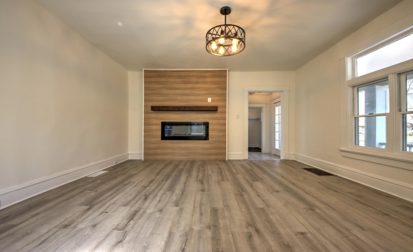 IMG_9513_4_5_6_7_8Interior 3