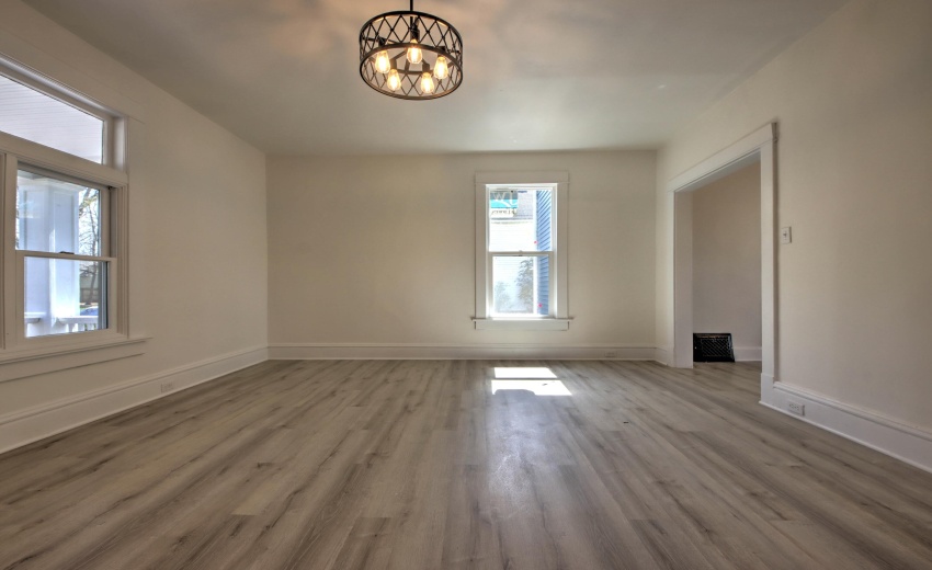 IMG_9531_2_3_4_5_6Interior 3