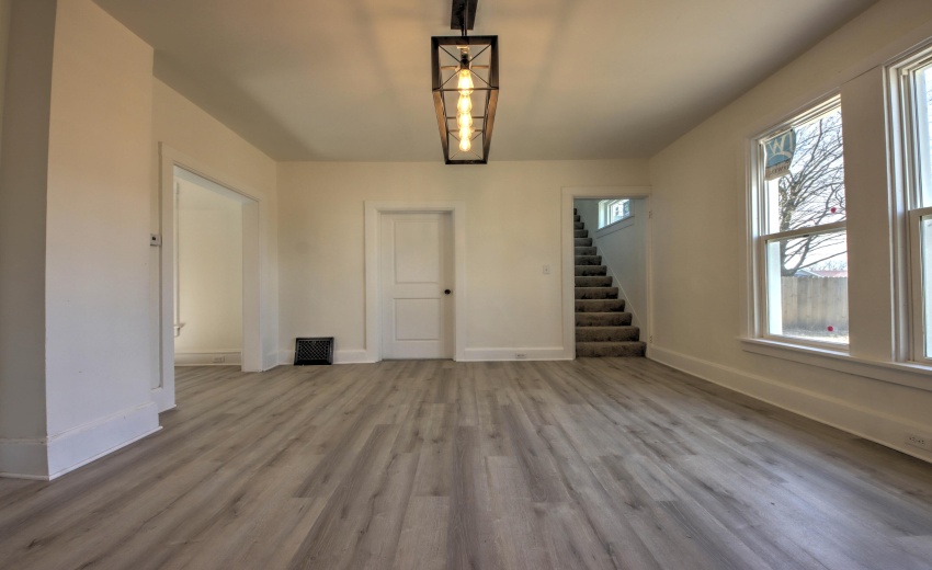 IMG_9543_4_5_6_7_8Interior 3