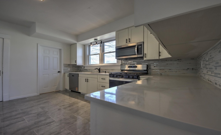 IMG_9573_4_5_6_7_8Interior 3