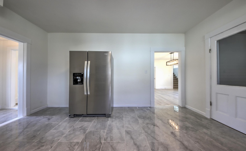 IMG_9561_2_3_4_5_6Interior 3