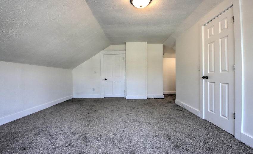 IMG_9681_2_3_4_5_6Interior 3