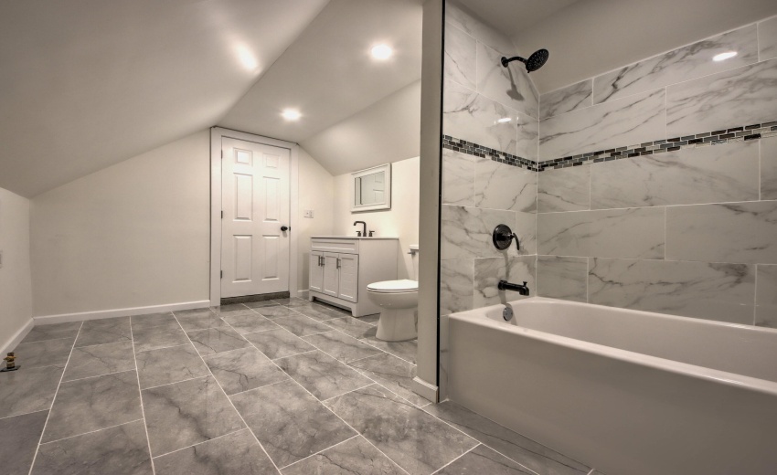 IMG_9693_4_5_6_7_8Interior 3