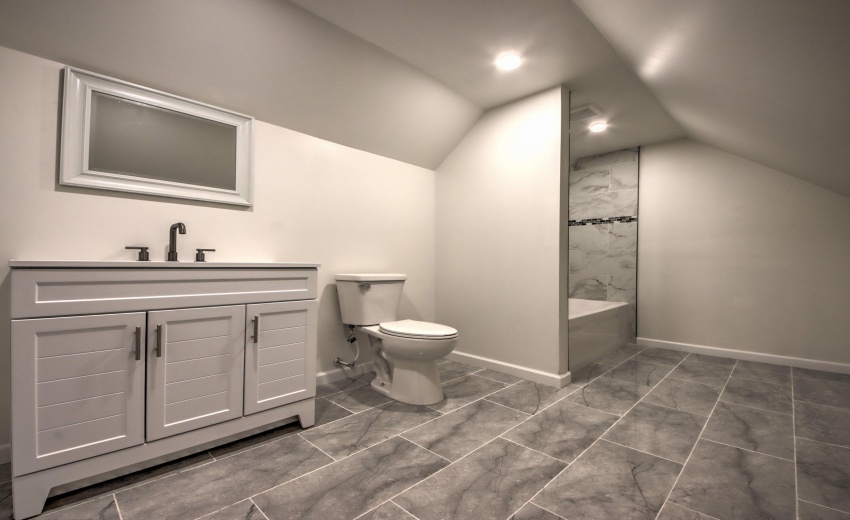 IMG_9699_700_701_702_703_704Interior 3