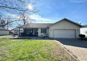 4135 East Drive, Knox, Indiana, 3 Bedrooms Bedrooms, 7 Rooms Rooms,2 BathroomsBathrooms,Residential,For Sale,East,NRA836760