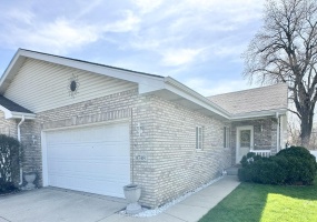 9748 Erie Street, Highland, Indiana, 2 Bedrooms Bedrooms, 5 Rooms Rooms,2 BathroomsBathrooms,Residential,For Sale,Erie,NRA836759