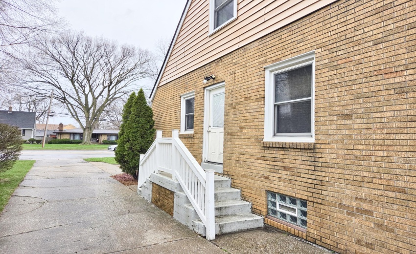 707 Broad Street, Griffith, Indiana, 3 Bedrooms Bedrooms, 7 Rooms Rooms,3 BathroomsBathrooms,Residential,For Sale,Broad,NRA836494