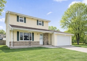 947 Iroquois Drive, Crown Point, Indiana, 3 Bedrooms Bedrooms, 9 Rooms Rooms,2 BathroomsBathrooms,Residential,For Sale,Iroquois,NRA836813