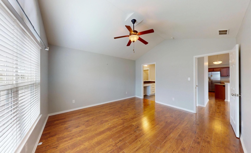 5260-E-109th-Pl-04102026_071501