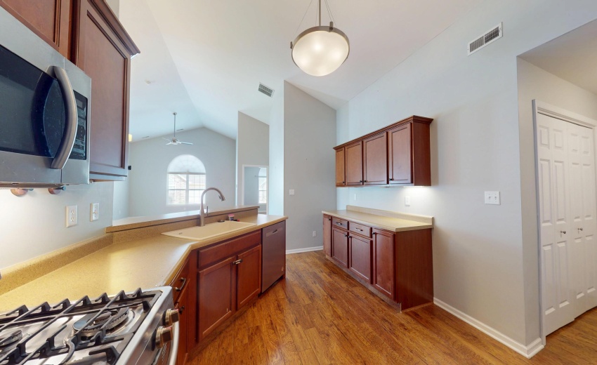 5260-E-109th-Pl-04102026_071410